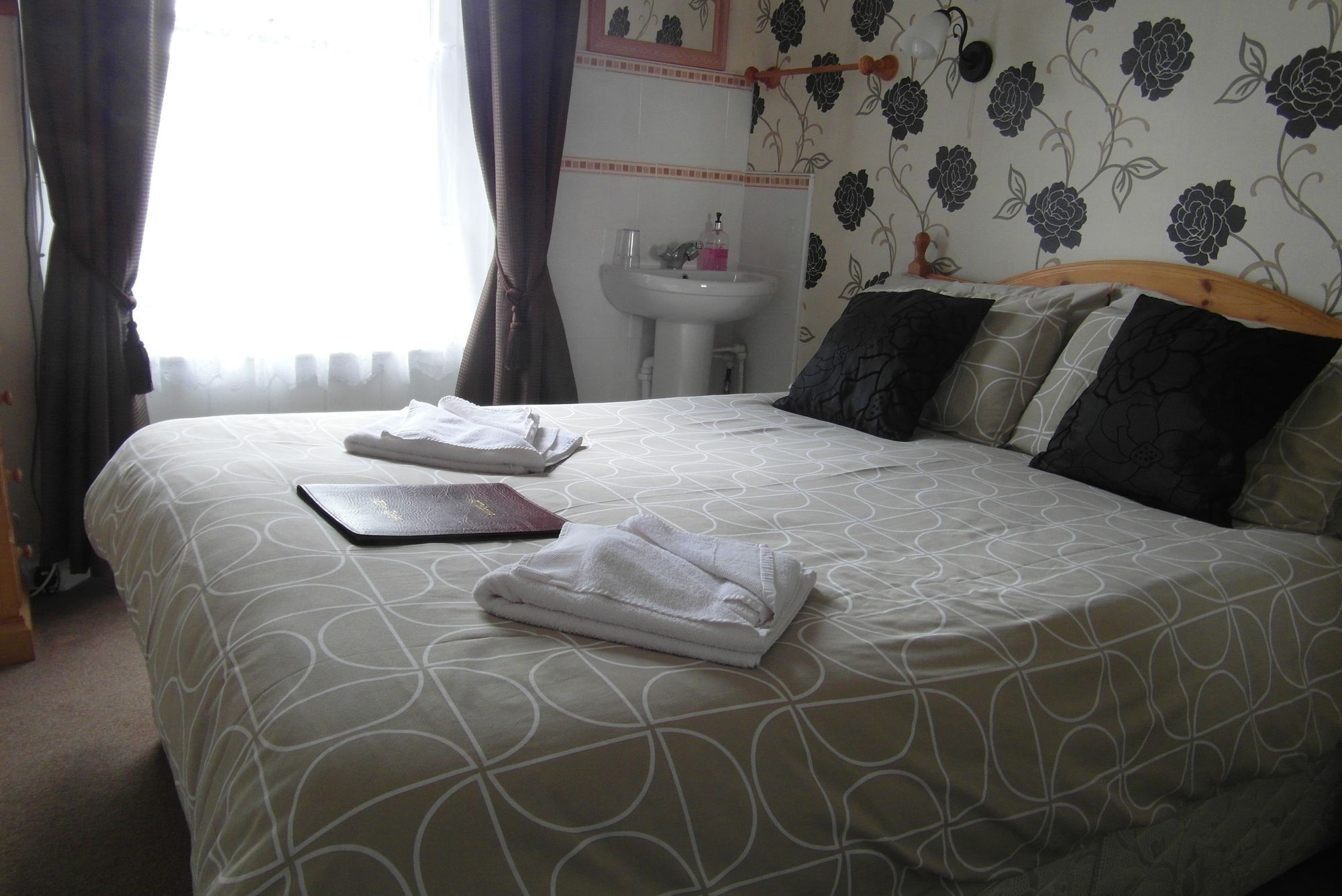 Puddle Duck Lodge - Adults Only Bowness-on-Windermere Exteriör bild