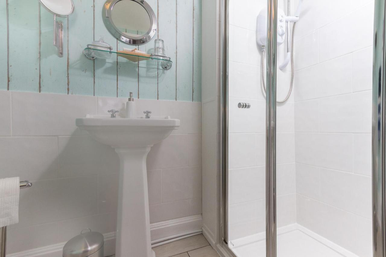 Puddle Duck Lodge - Adults Only Bowness-on-Windermere Exteriör bild